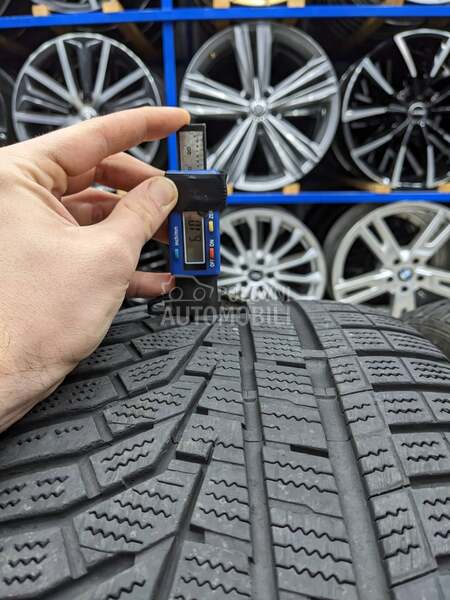 Hankook 235/50 R19 Zimska