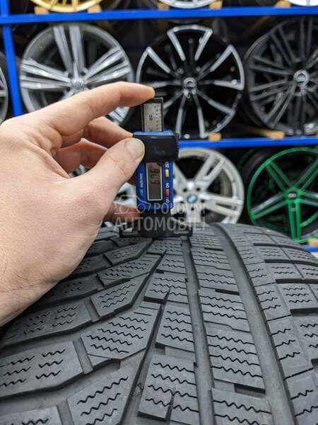 Hankook 235/50 R19 Zimska