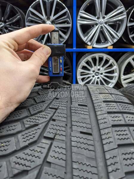 Hankook 235/50 R19 Zimska