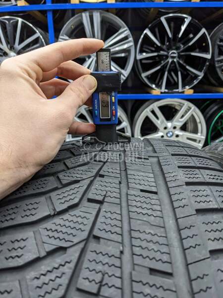 Hankook 235/50 R19 Zimska