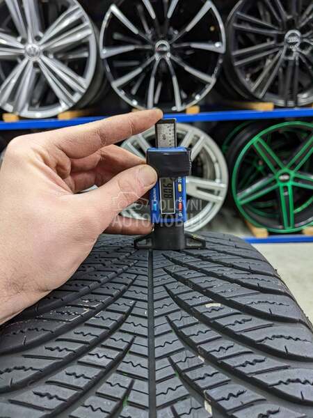 Goodyear 215/45 R16 Zimska