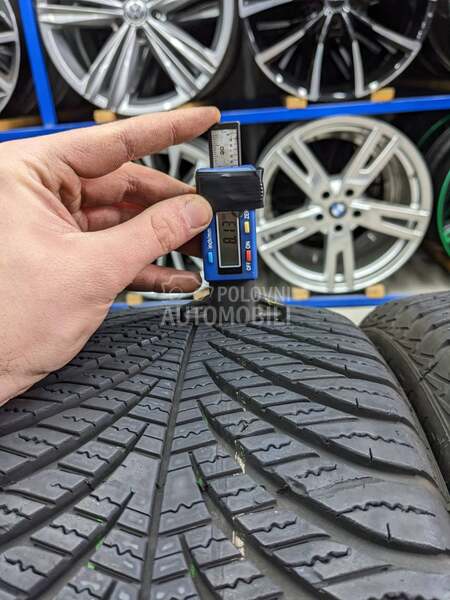 Goodyear 215/45 R16 Zimska