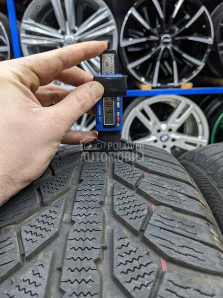 Semperit 215/65 R17 Zimska