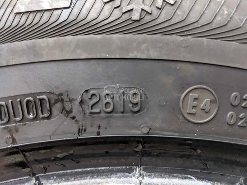 Semperit 215/65 R17 Zimska