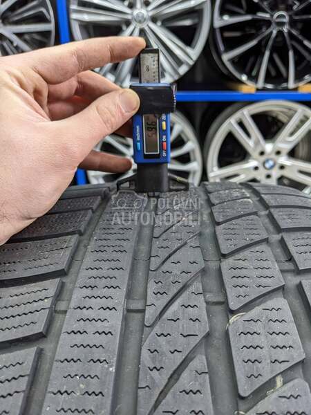 Hankook 235/35 R18 Zimska