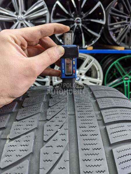 Hankook 235/35 R18 Zimska