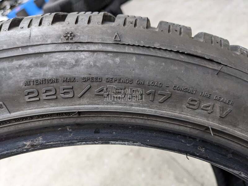 Dunlop 225/45 R17 Zimska