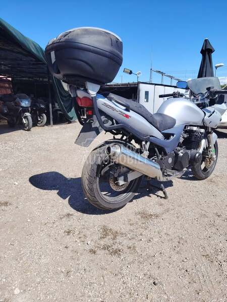 Kawasaki ZR 7 S