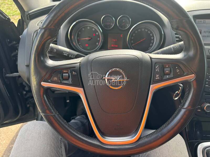 Opel Insignia 1.6 b e n z/n a v