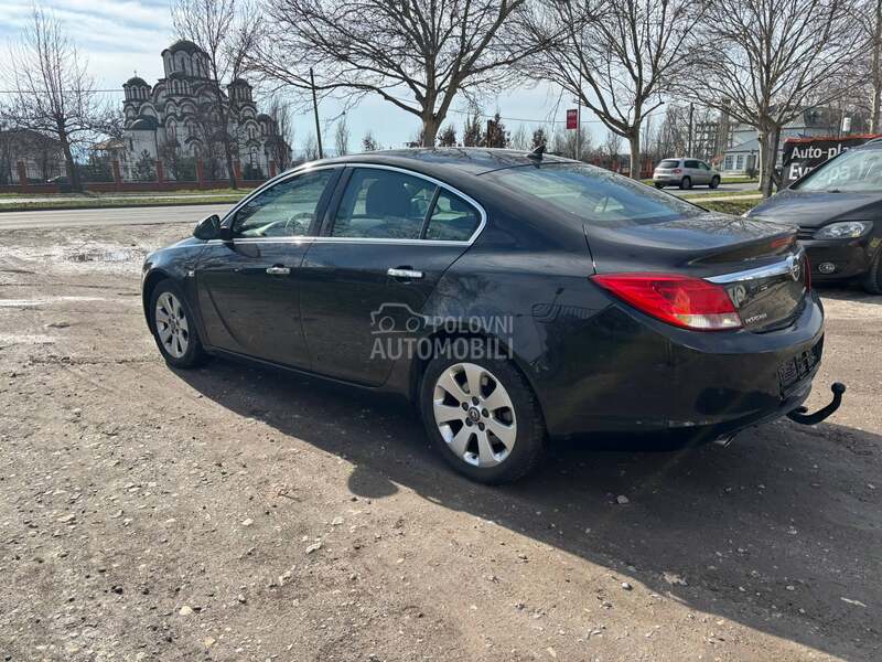 Opel Insignia 1.6 b e n z/n a v