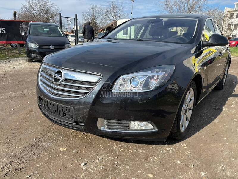 Opel Insignia 1.6 b e n z/n a v