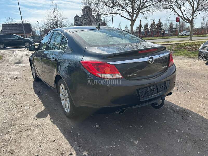 Opel Insignia 1.6 b e n z/n a v