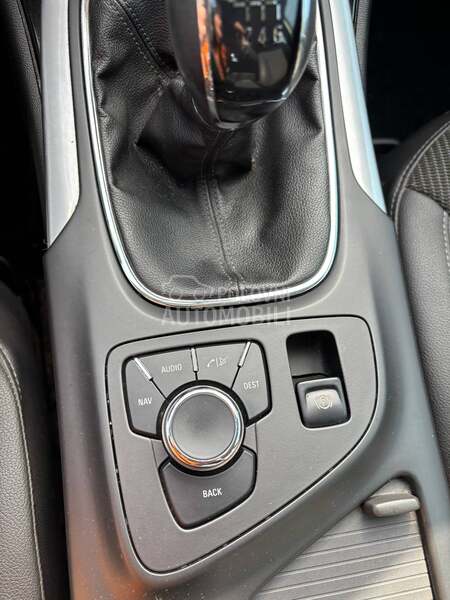 Opel Insignia 1.6 b e n z/n a v