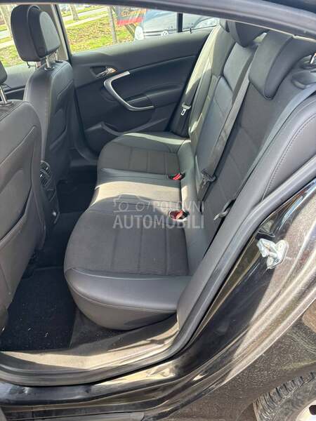 Opel Insignia 1.6 b e n z/n a v