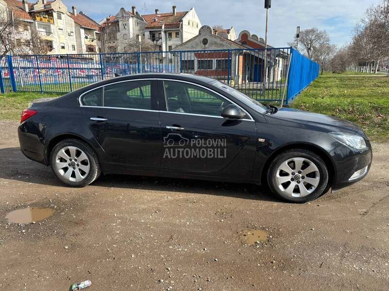 Opel Insignia 1.6 b e n z/n a v
