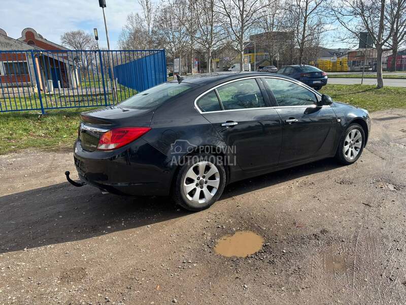 Opel Insignia 1.6 b e n z/n a v