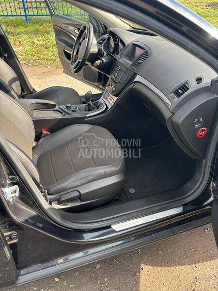 Opel Insignia 1.6 b e n z/n a v