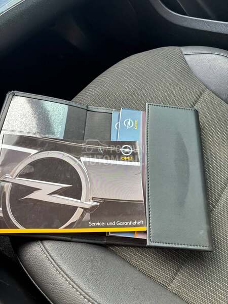 Opel Insignia 1.6 b e n z/n a v