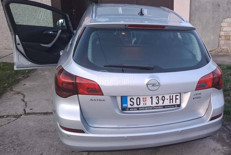 Opel Astra J v.e.l.s.e.r.v.i.s