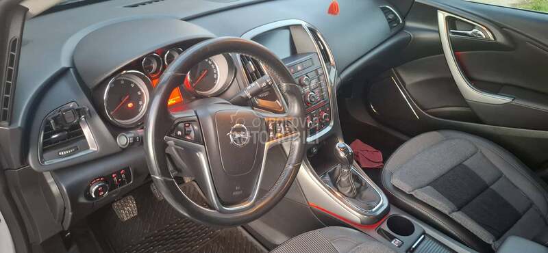 Opel Astra J v.e.l.s.e.r.v.i.s