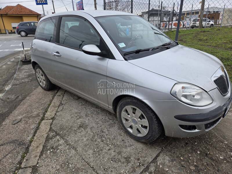 Lancia Ypsilon 