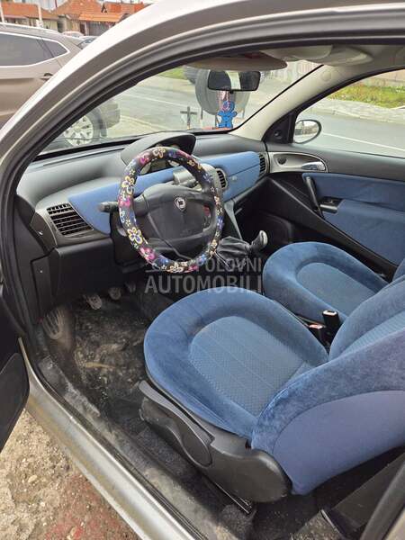 Lancia Ypsilon 