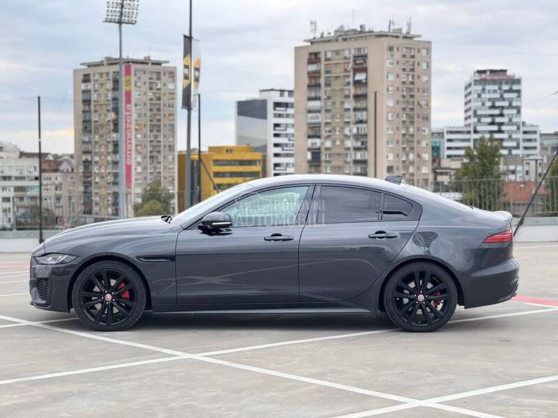 Jaguar XE 
