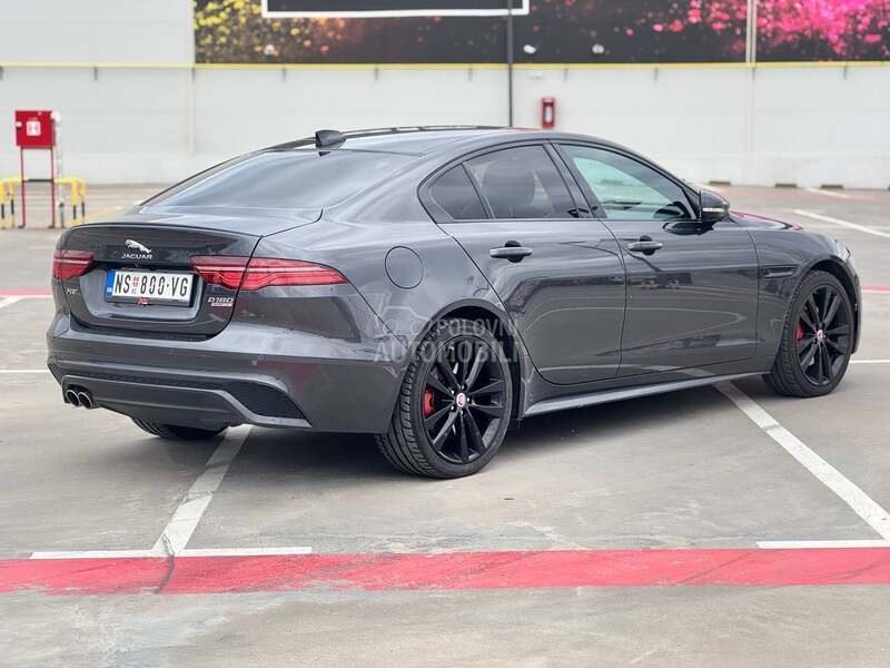 Jaguar XE 