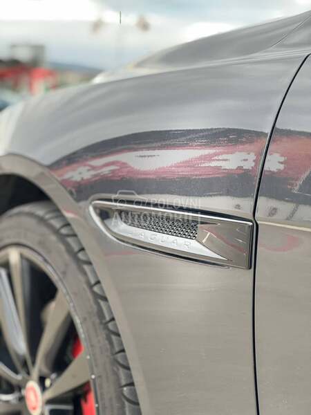 Jaguar XE 