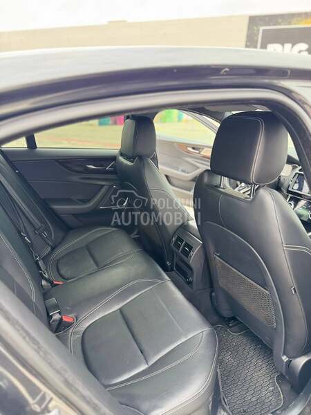 Jaguar XE 