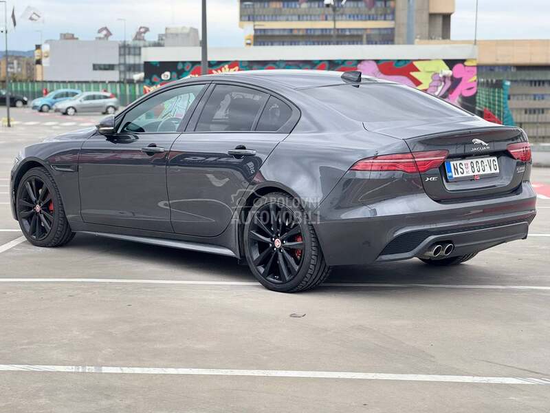 Jaguar XE 