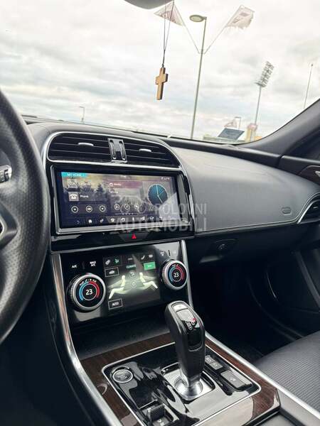Jaguar XE 