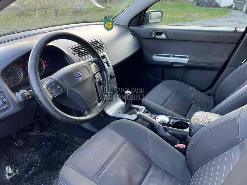Volvo V50 