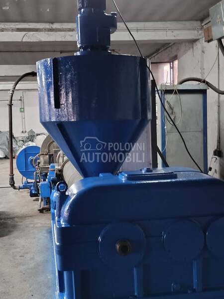 Masina-exstruder za pe regenerat