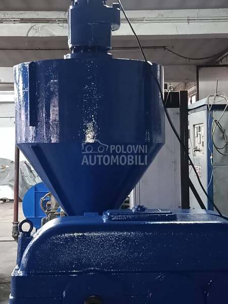 Masina-exstruder za pe regenerat