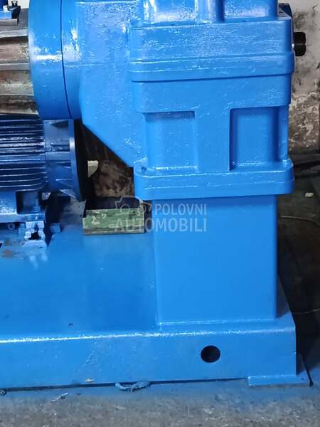 Masina-exstruder za pe regenerat