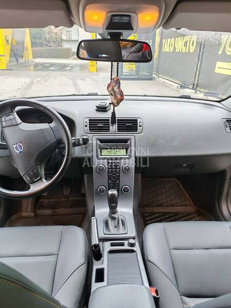 Volvo V50 