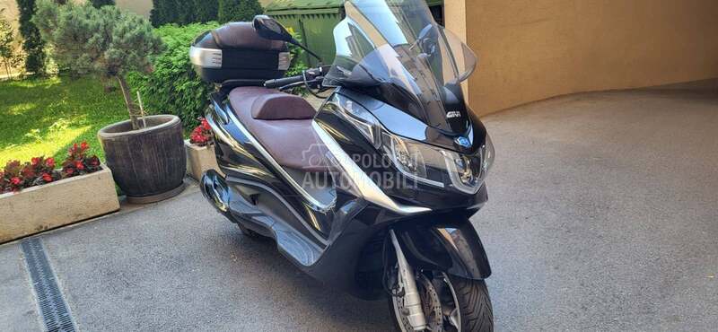 Piaggio x10