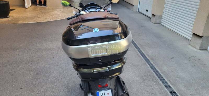 Piaggio x10