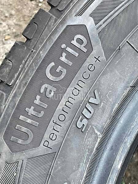 Goodyear 235/55 R18 Zimska