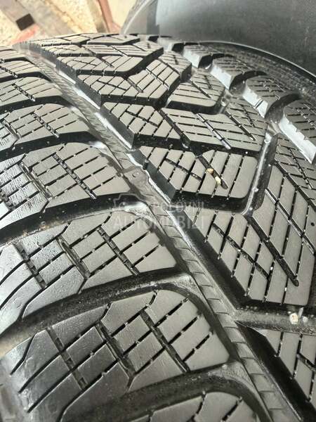 Pirelli 215/65 R16 Zimska