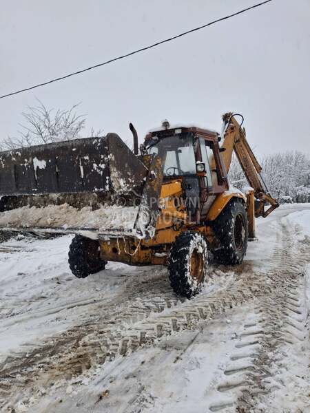 Case 580 K krokodilka teleskop