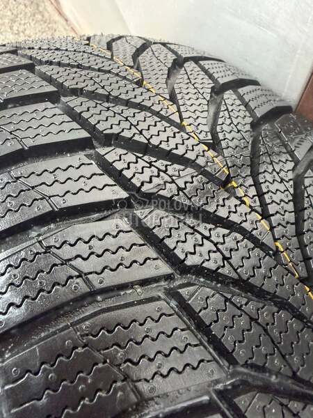 Nexen 225/45 R18 Zimska