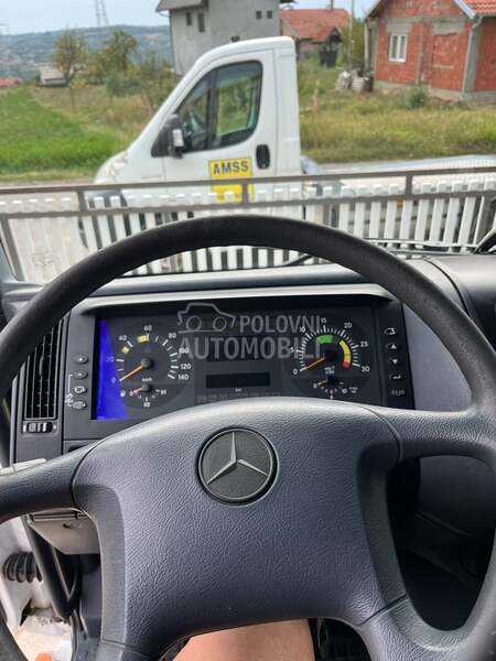 Mercedes Benz atego 818