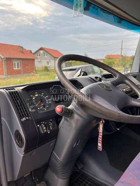 Mercedes Benz atego 818