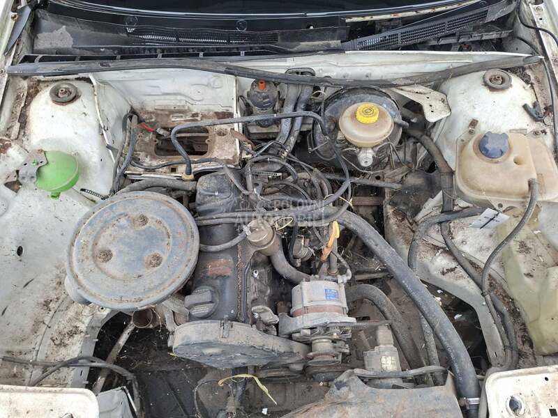 Audi 80 -  kompletan auto u delovima