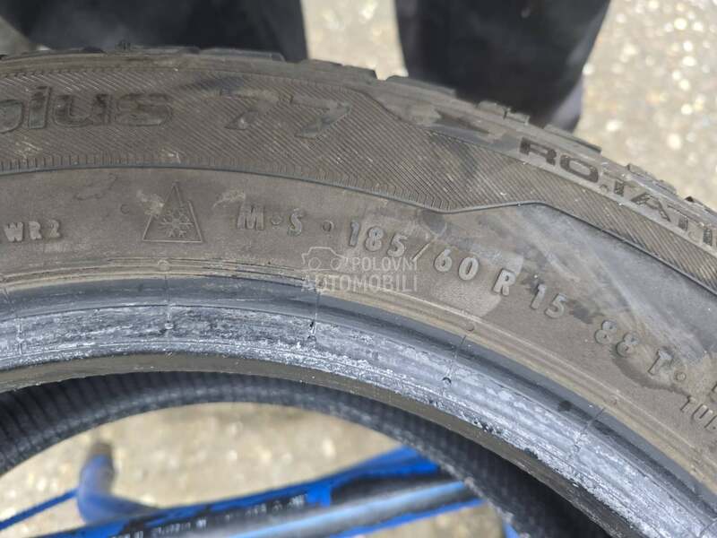 Uniroyal 185/60 R15 Zimska