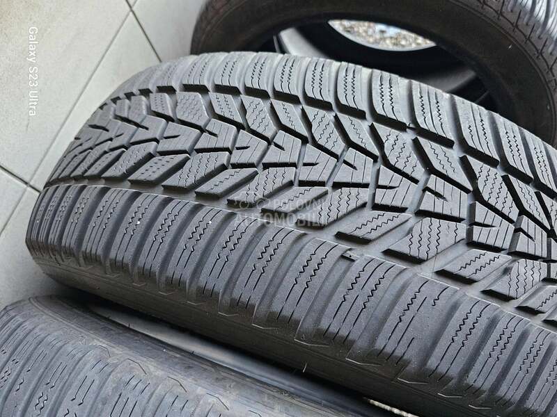 Hankook 235/60 R18 Zimska