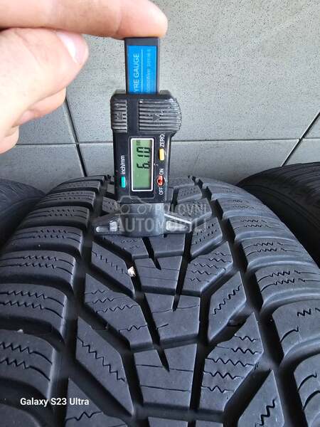 Hankook 235/60 R18 Zimska