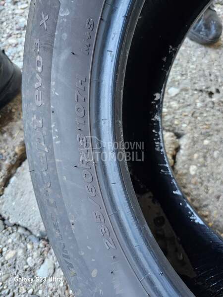 Hankook 235/60 R18 Zimska